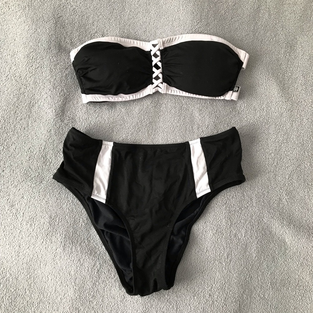 LA VIE EN ROSE Retro Black and White Bikini